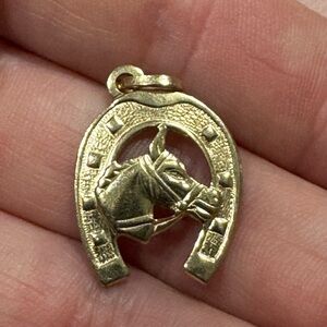 14k gold yellow lucky horse shoe necklace pendant